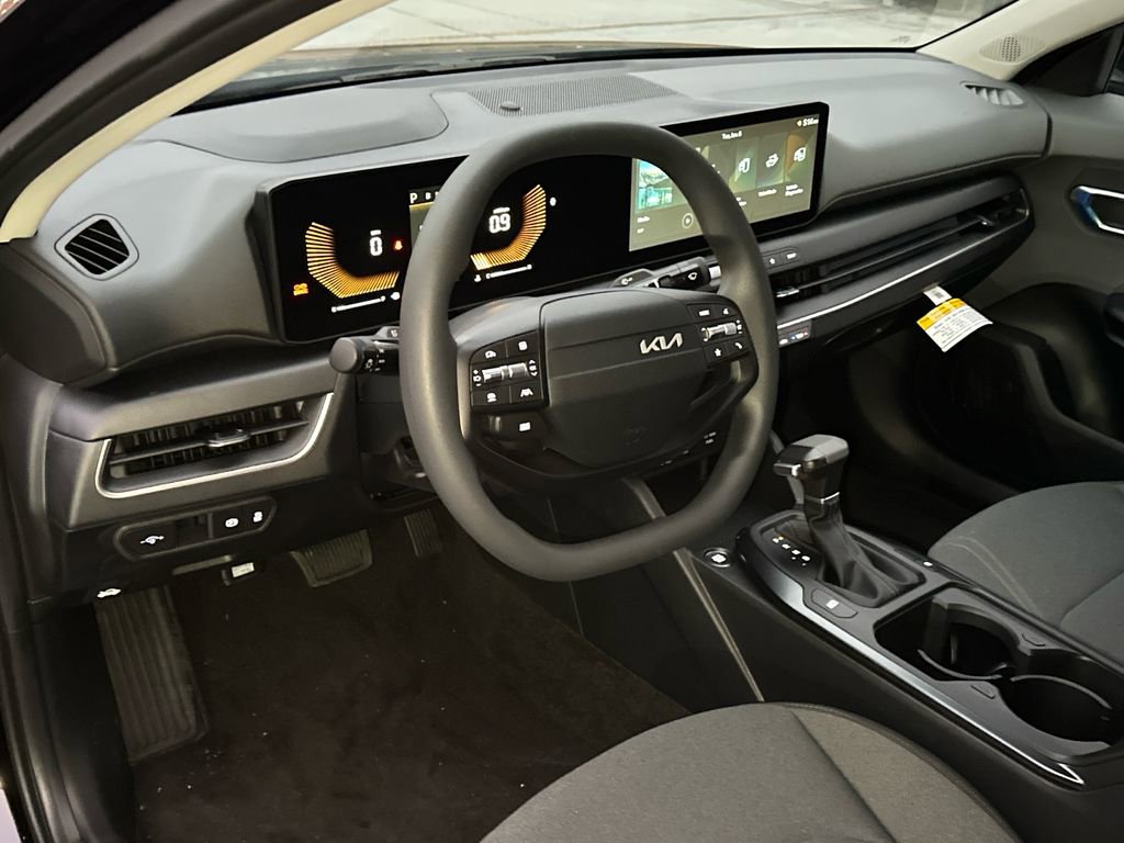 New 2025 Kia K4 LXS image 13