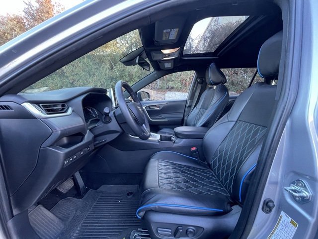 Used 2023 Toyota RAV4 SE image 9