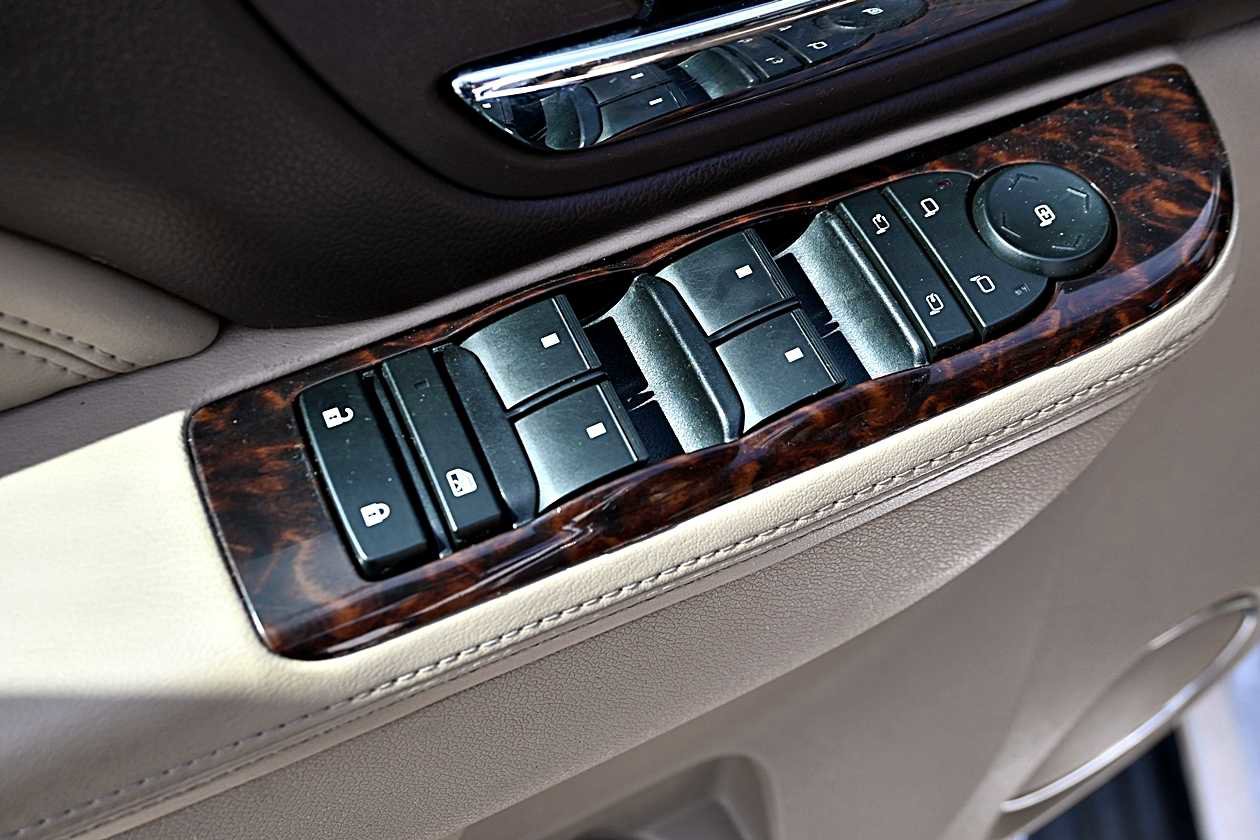 Used 2013 GMC Yukon Denali AWD/4WD image 23