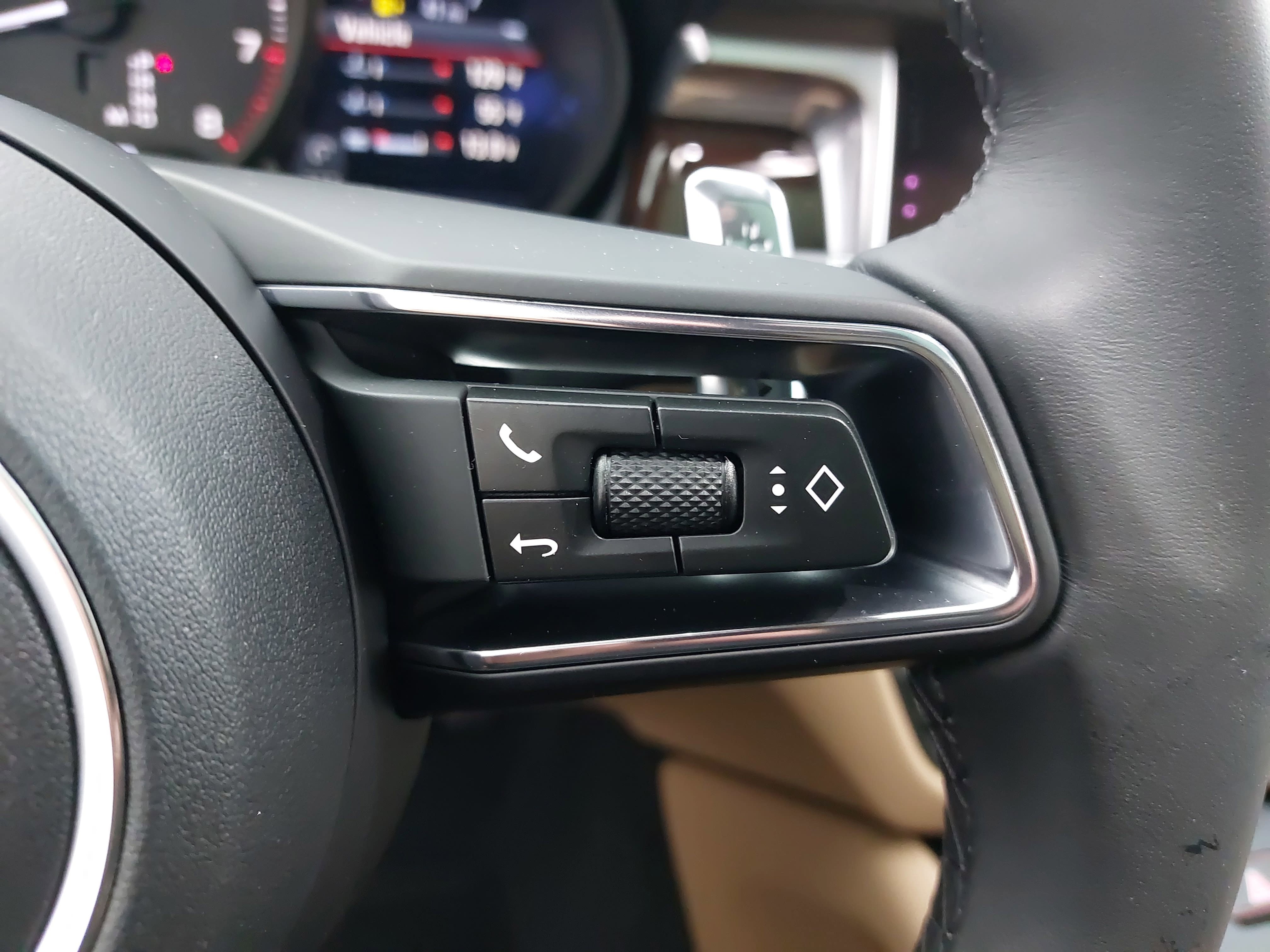 New 2026 Porsche Macan AWD/4WD image 20