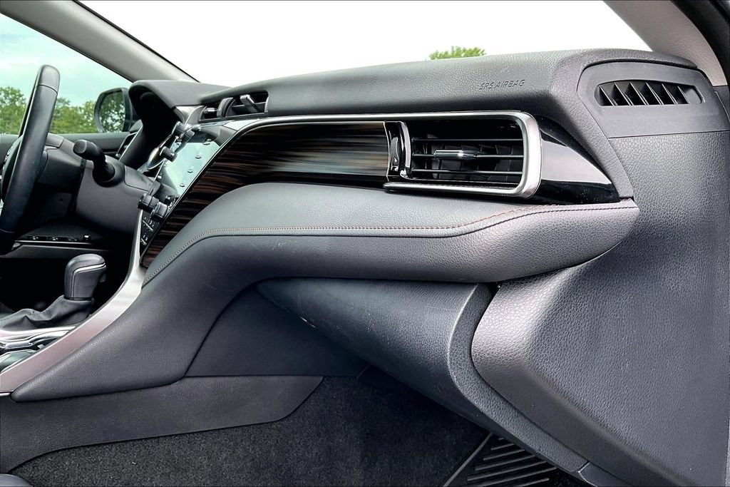 Used 2020 Toyota Camry XLE w/ Sunroof Package FWD image 15