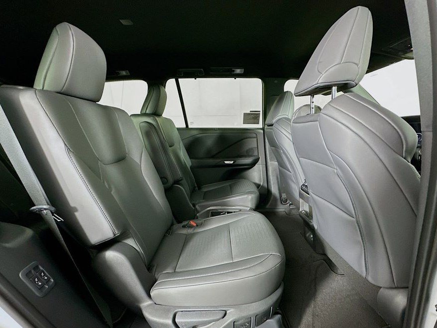 New 2026 Lexus TX 500h AWD image 33