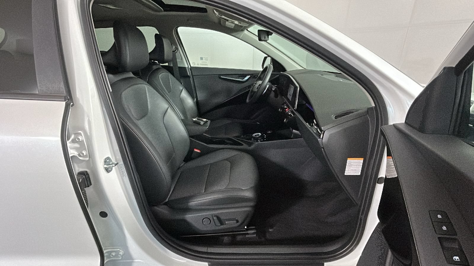 Used 2024 Kia Niro Wave w/ Wave Preserve Package FWD image 34