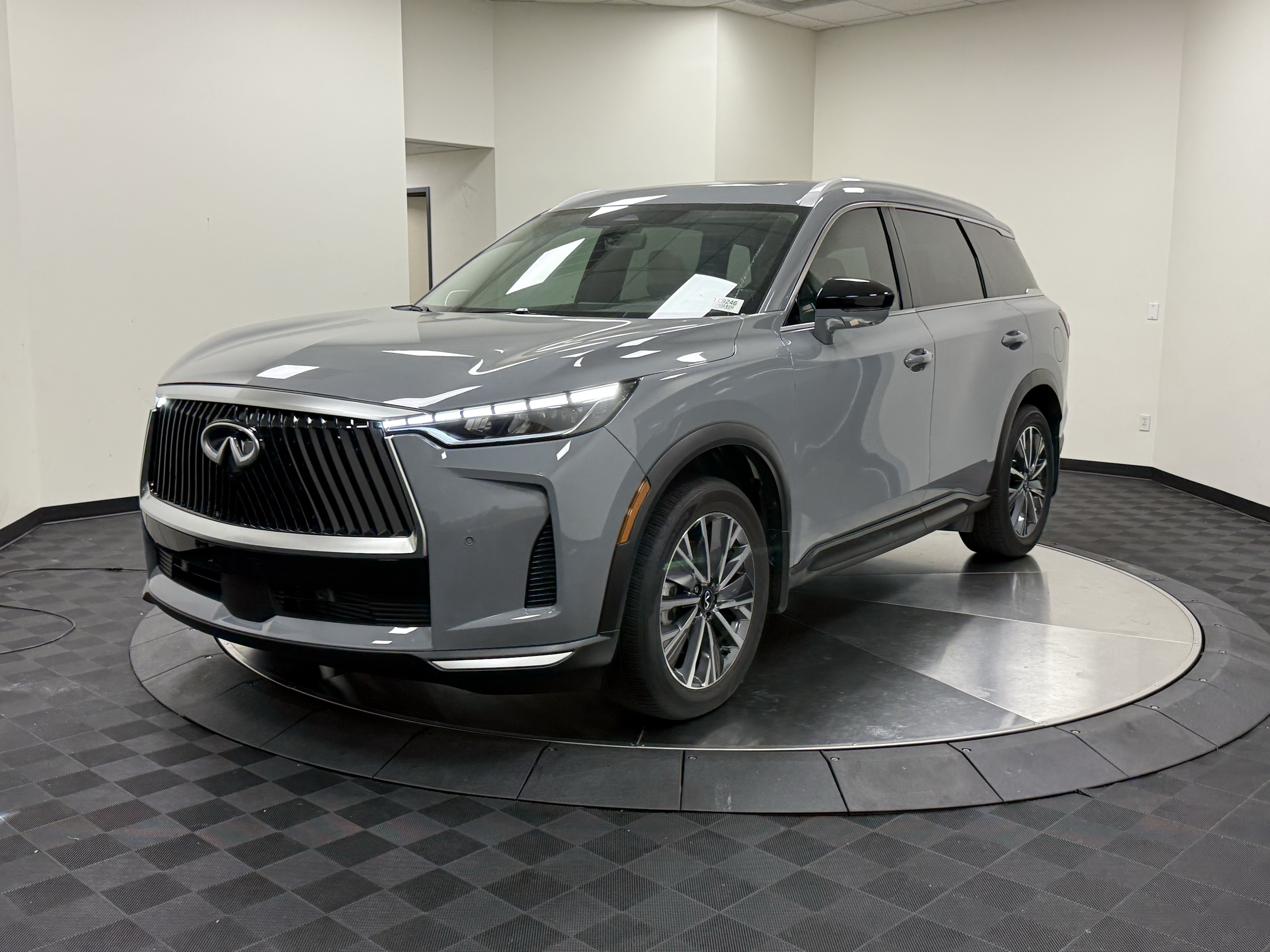 Certified 2027 INFINITI QX60 Luxe w/ Cargo Package FWD image 3