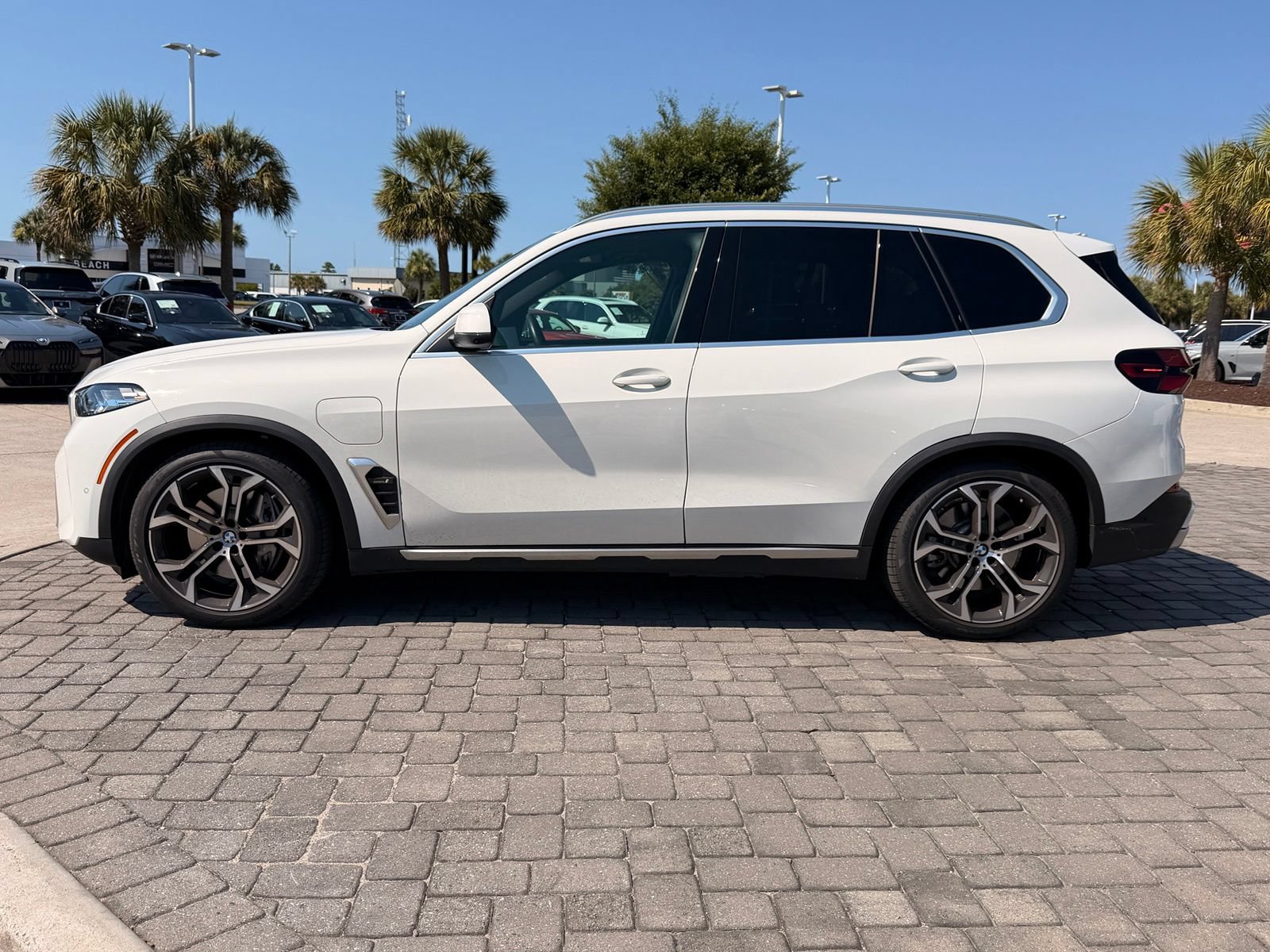 Used 2024 BMW X5 xDrive50e w/ Premium Package AWD/4WD image 12