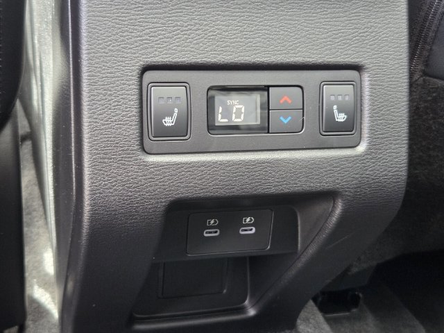 New 2026 Mitsubishi Outlander SEL FWD image 10