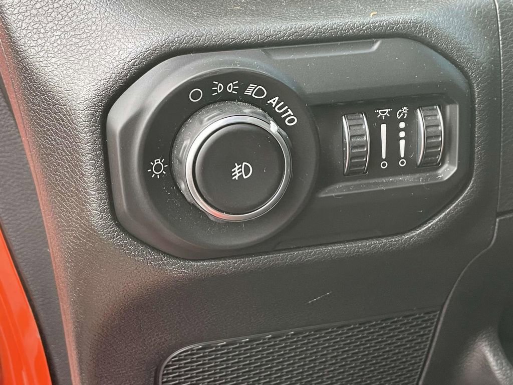 Used 2018 Jeep Wrangler Unlimited Sahara image 17