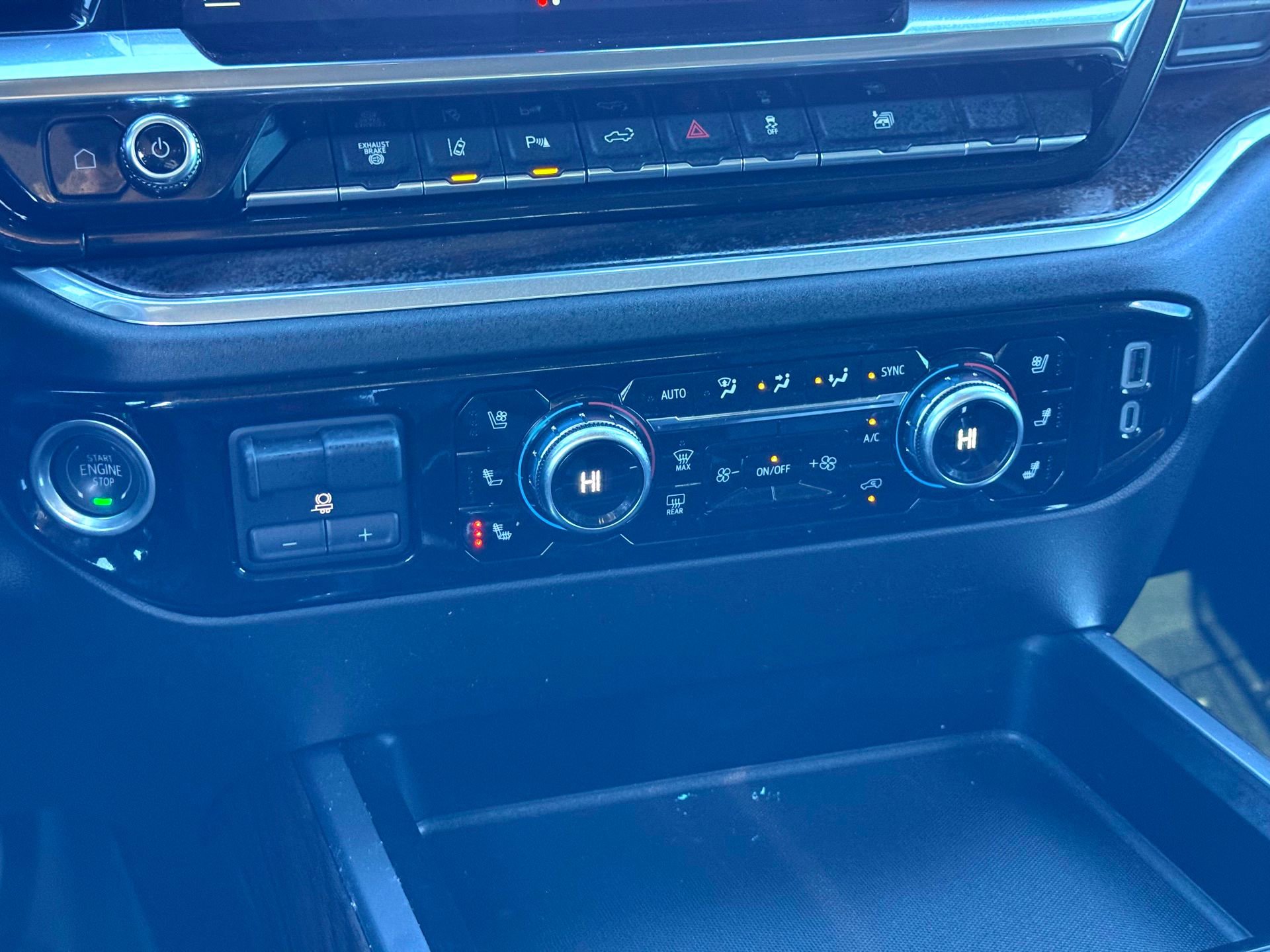 Used 2025 GMC Sierra 2500 SLT w/ SLT Convenience Package image 30