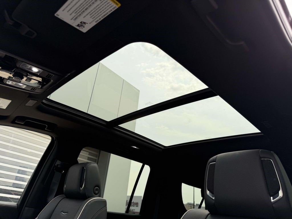 Certified 2025 Cadillac Escalade ESV Premium Luxury AWD/4WD image 7
