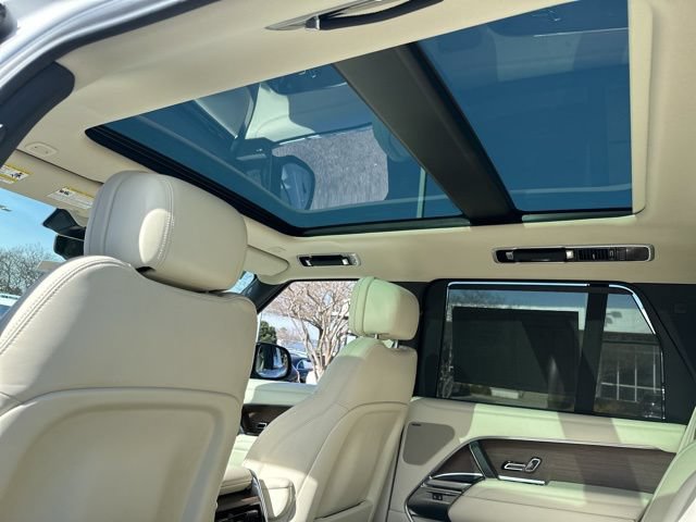 Used 2025 Land Rover Range Rover SE AWD/4WD image 29