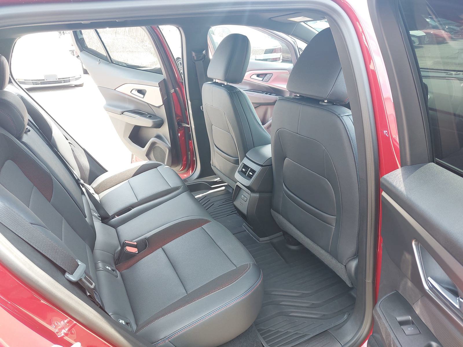 Used 2024 Chevrolet Equinox EV RS FWD image 11