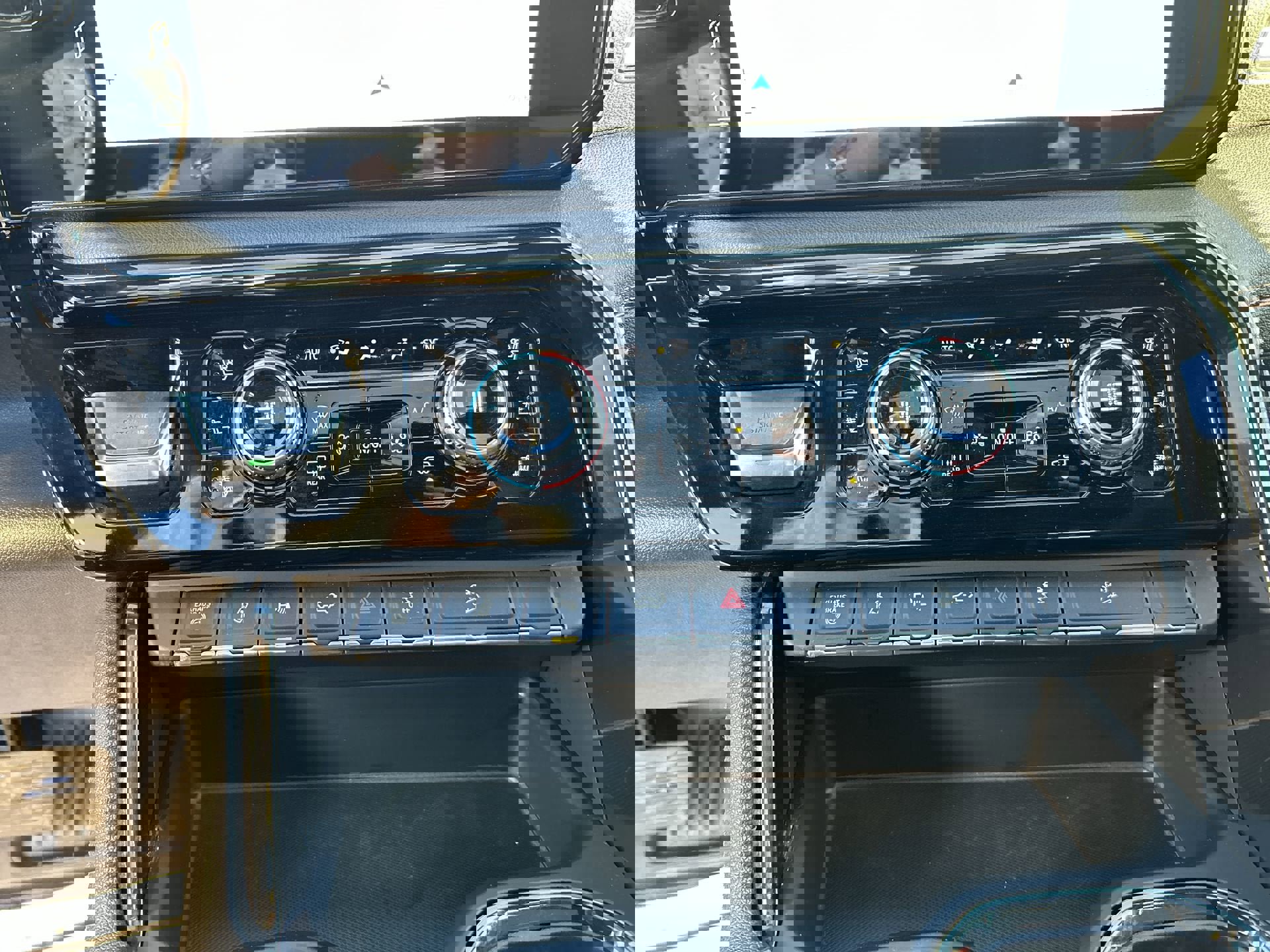 Used 2024 GMC Sierra 2500 AT4 w/ AT4 Premium Plus Package image 19