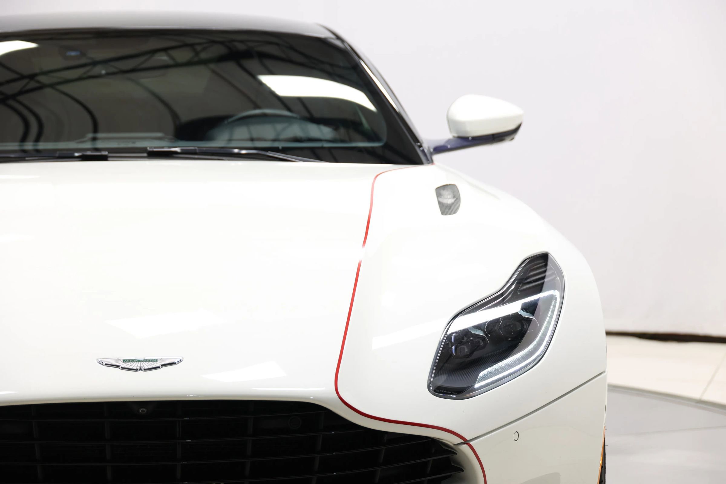 Used 2018 Aston Martin DB11 Coupe image 81