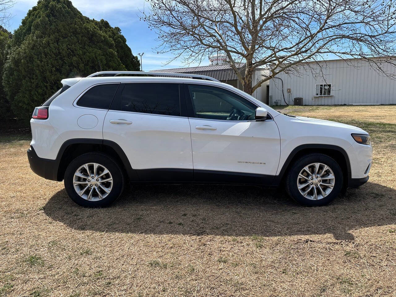 Used 2019 Jeep Cherokee Latitude w/ Popular Appearance Group image 4