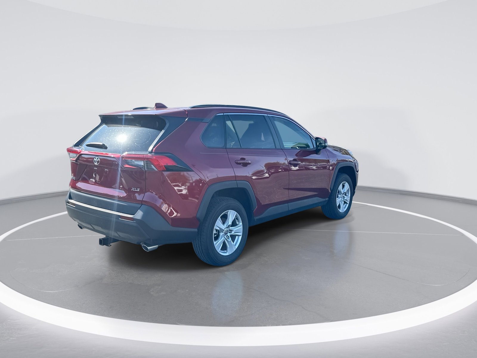 Used 2021 Toyota RAV4 XLE w/ Convenience Package FWD image 9