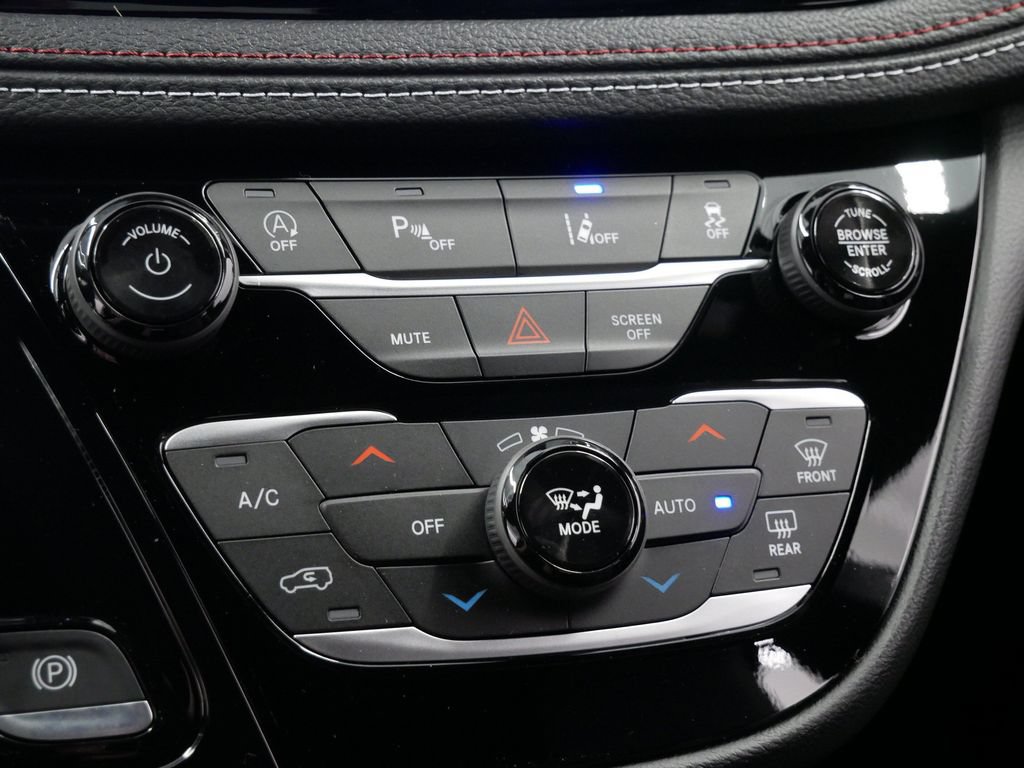 New 2027 Chrysler Pacifica Select AWD/4WD image 25