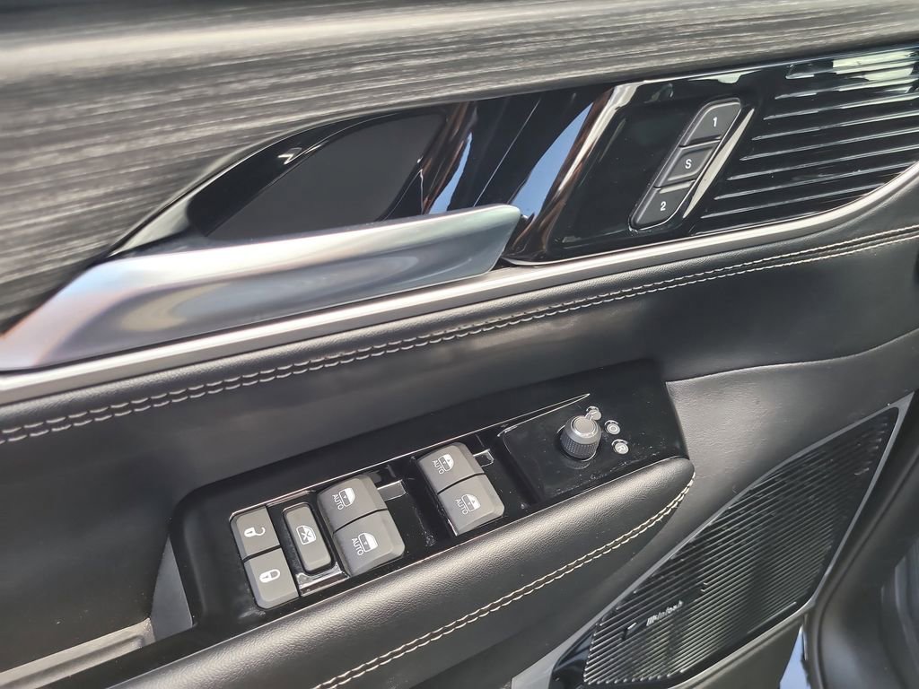 Certified 2024 Jeep Wagoneer Series III w/ Premium Group I image 17