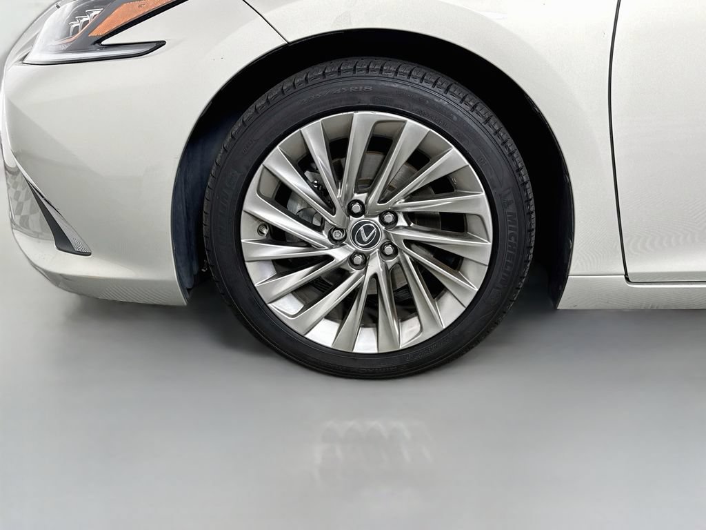 Used 2019 Lexus ES 350 Ultra Luxury w/ Accessory Package 2 FWD image 31