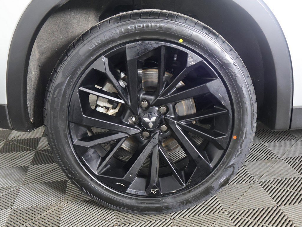 Used 2023 Mitsubishi Outlander SE image 23