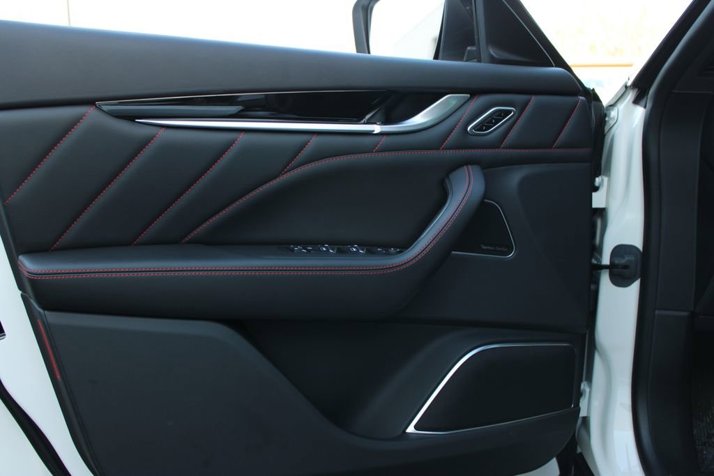 Used 2024 Maserati Levante GT Ultima image 7