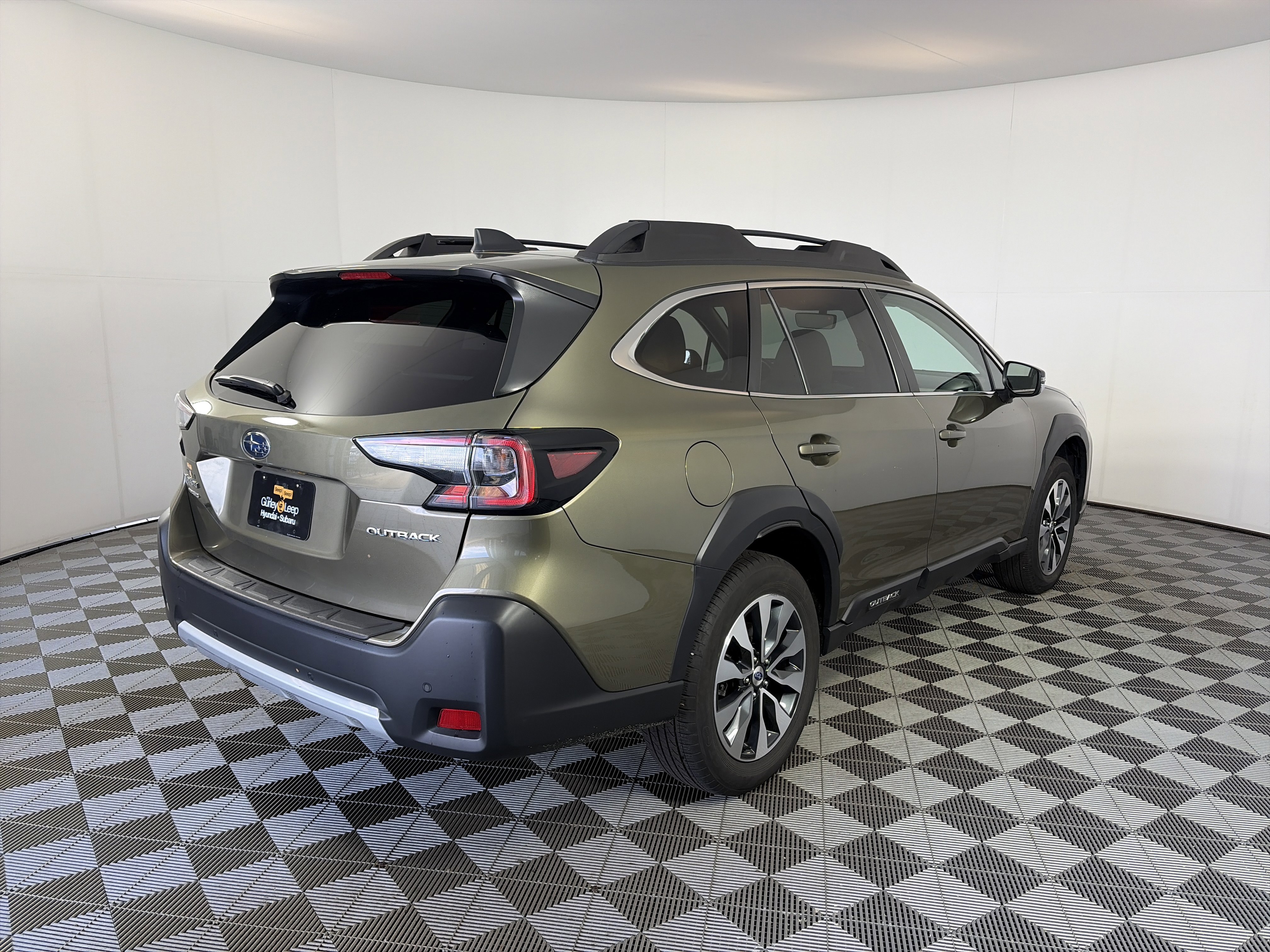 Used 2023 Subaru Outback Limited image 10