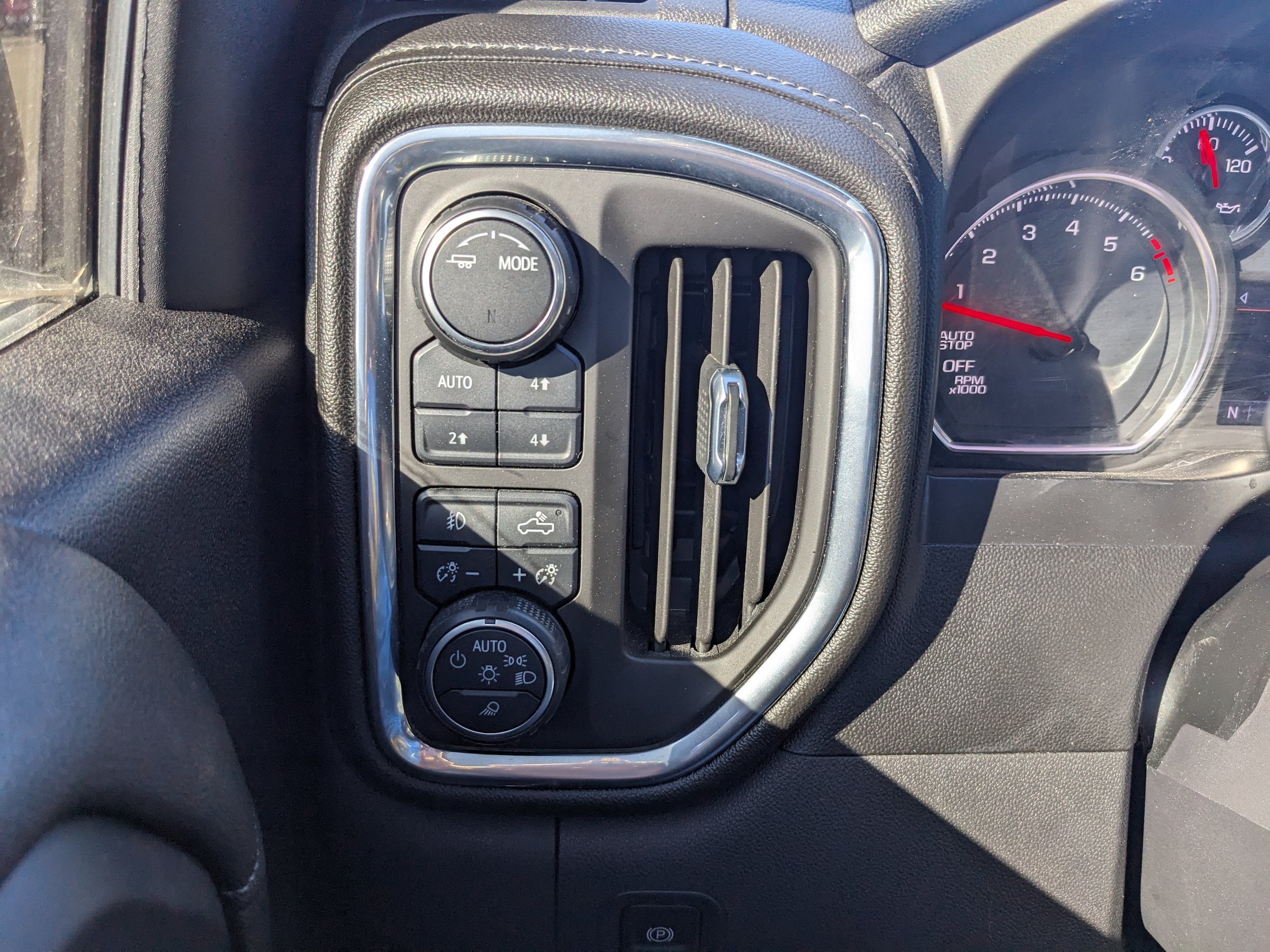 Used 2021 Chevrolet Silverado 1500 LT Trail Boss w/ Convenience Package II AWD/4WD image 28