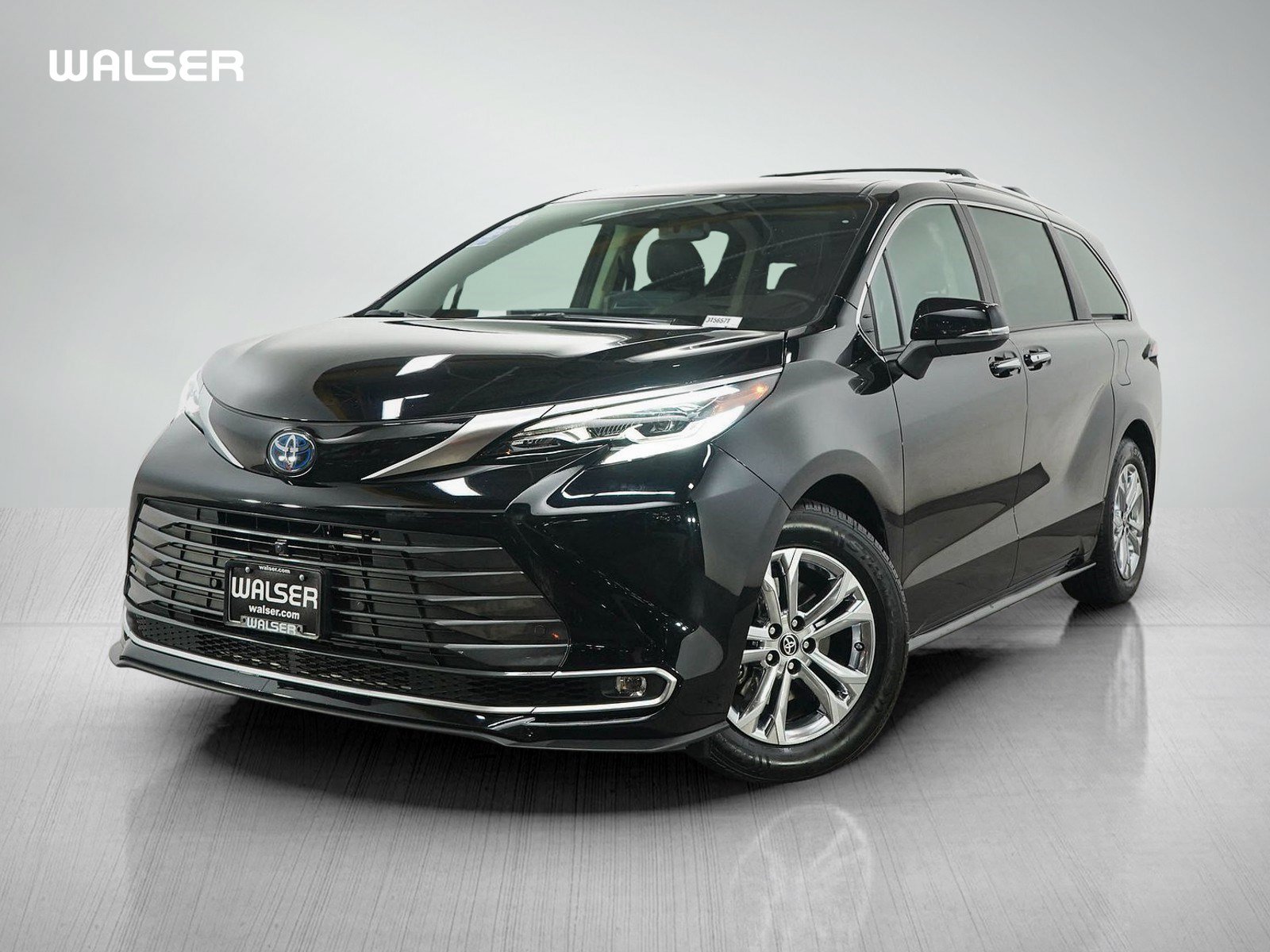 Used 2022 Toyota Sienna Platinum AWD/4WD image 1