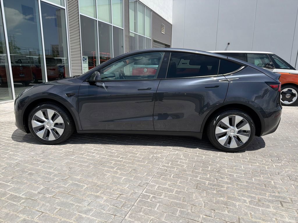 Used 2024 Tesla Model Y Long Range AWD/4WD image 2