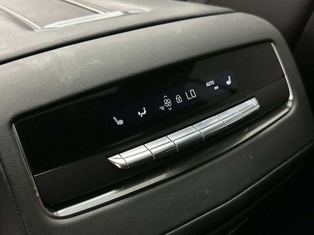 Used 2022 Cadillac Escalade Premium Luxury AWD/4WD image 29
