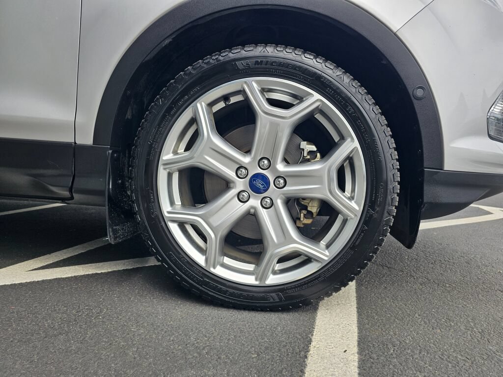 Used 2017 Ford Escape Titanium w/ Equipment Group 301A AWD/4WD image 9