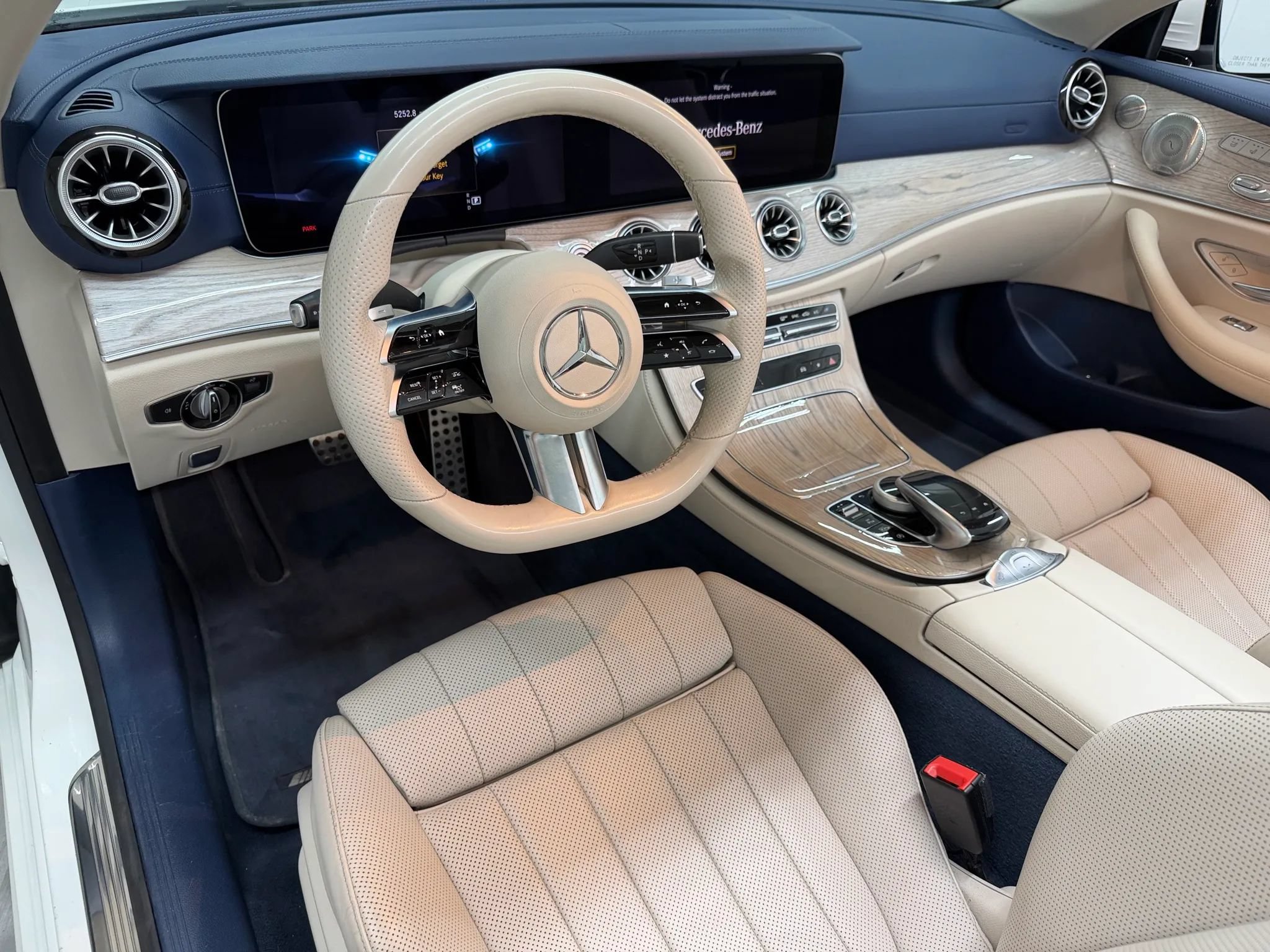 Used 2021 Mercedes-Benz E 450 Cabriolet image 2