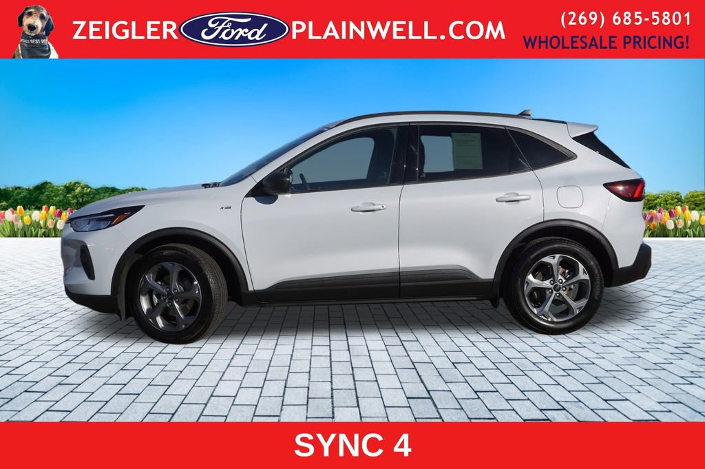 Used 2025 Ford Escape ST-Line image 2