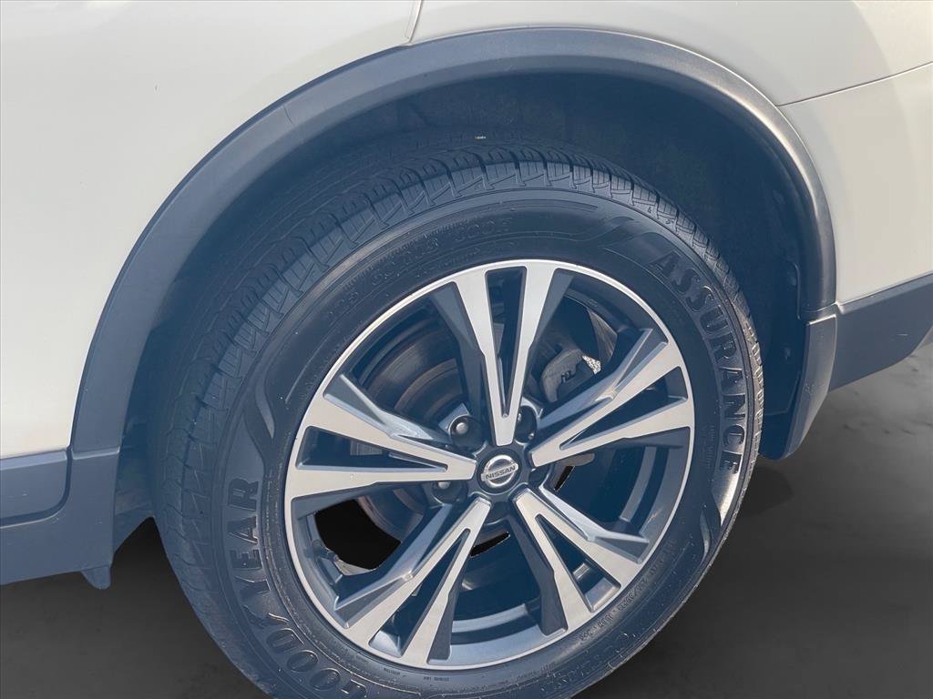 Used 2020 Nissan Rogue SV w/ Premium Package FWD image 27