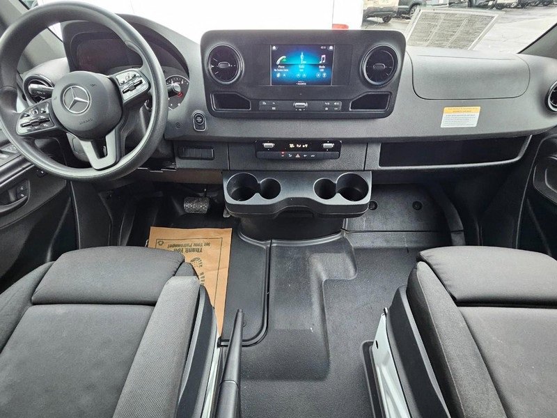 Used 2024 Mercedes-Benz Sprinter 2500 image 8