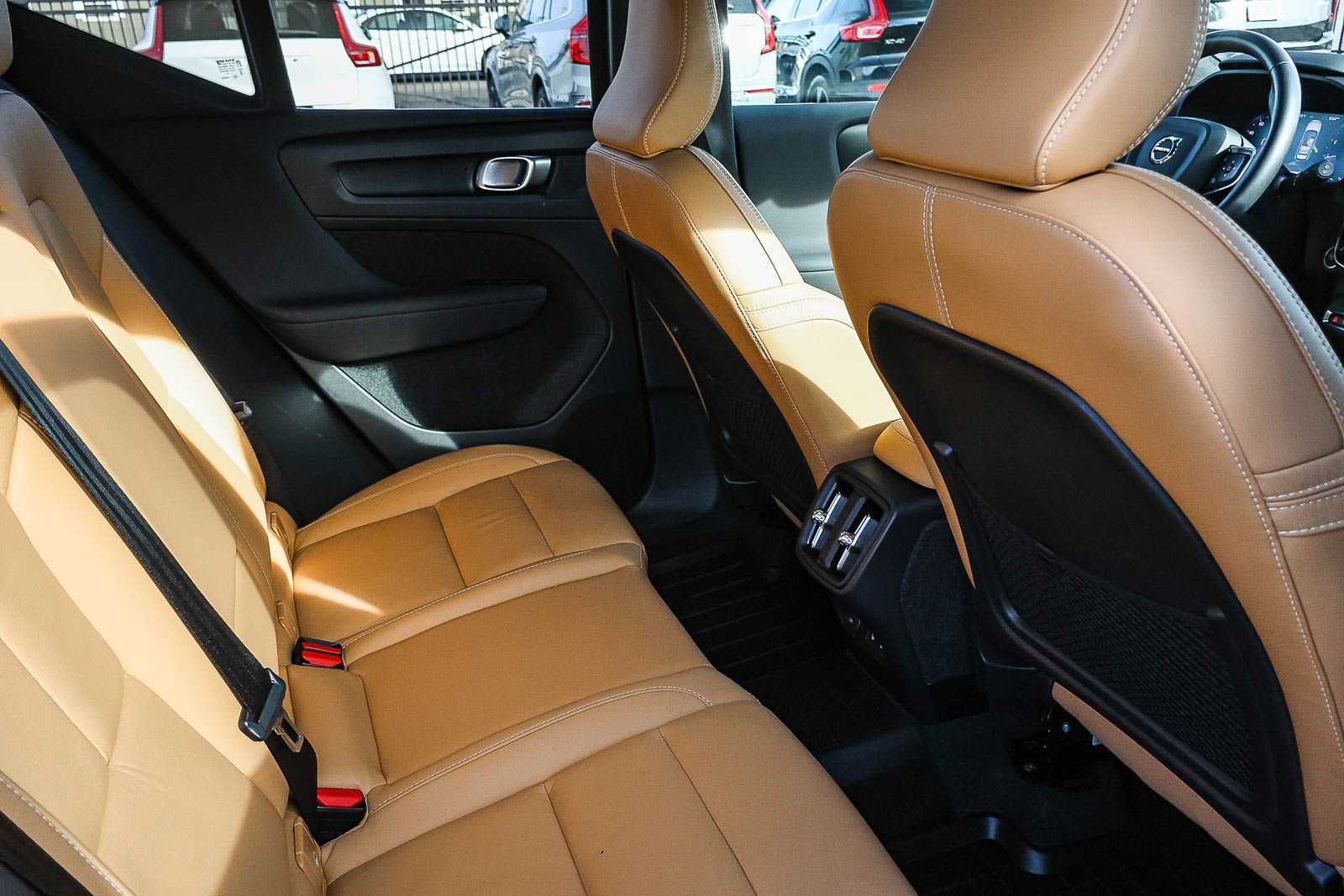 Used 2022 Volvo XC40 T5 Inscription w/ Advanced Package image 21