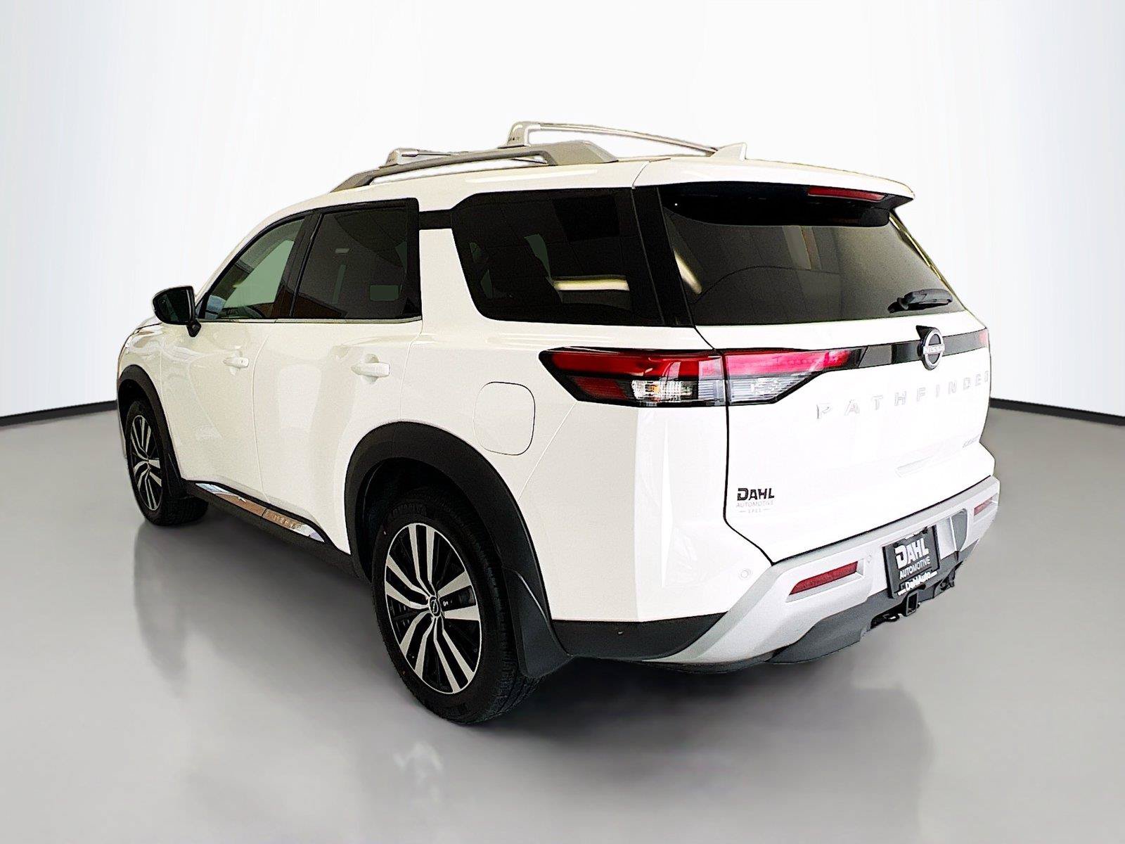 Used 2024 Nissan Pathfinder Platinum w/ Cargo Package FWD image 11