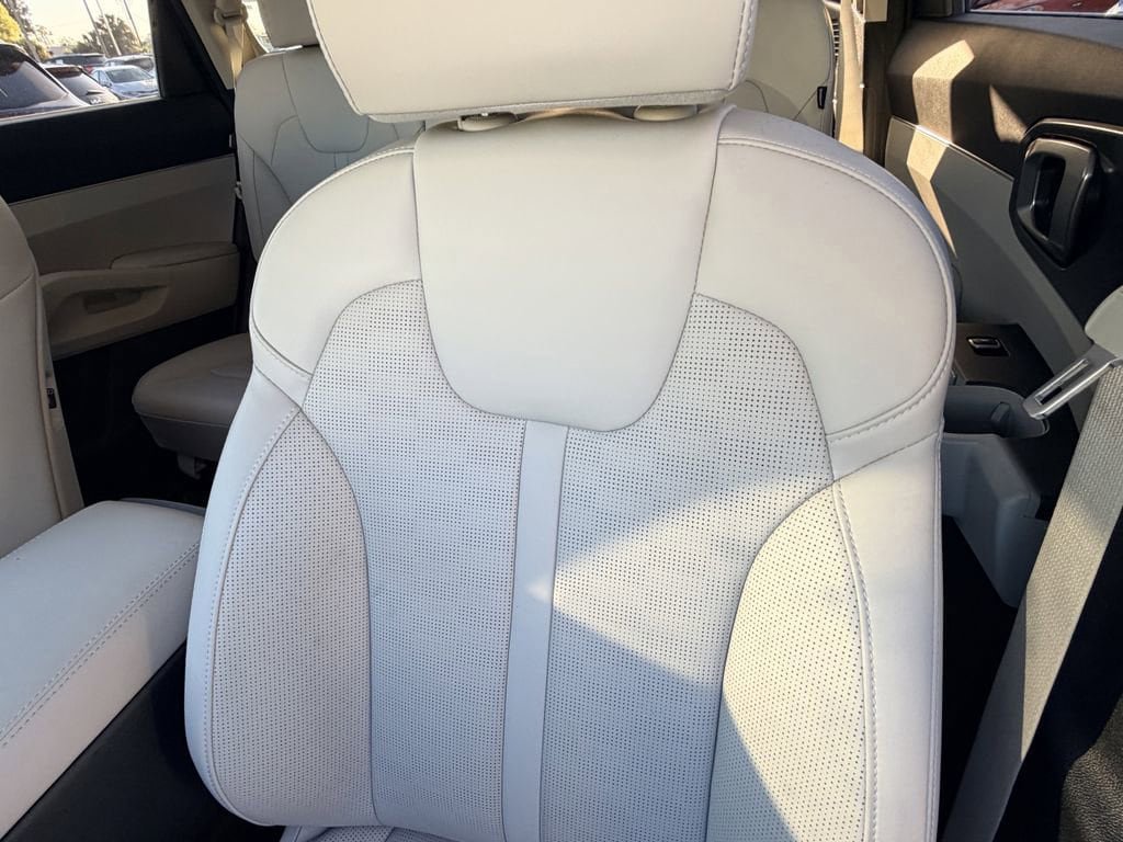 Used 2025 Kia Sorento S w/ Panoramic Sunroof Package image 17