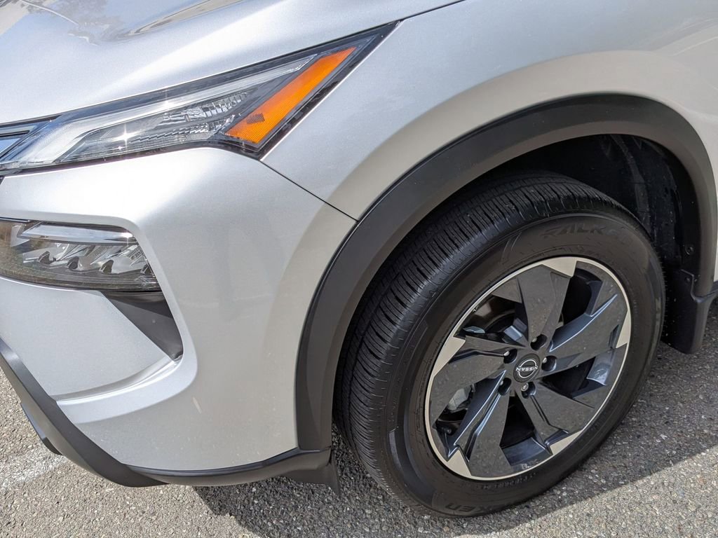 Used 2025 Nissan Rogue SV image 10