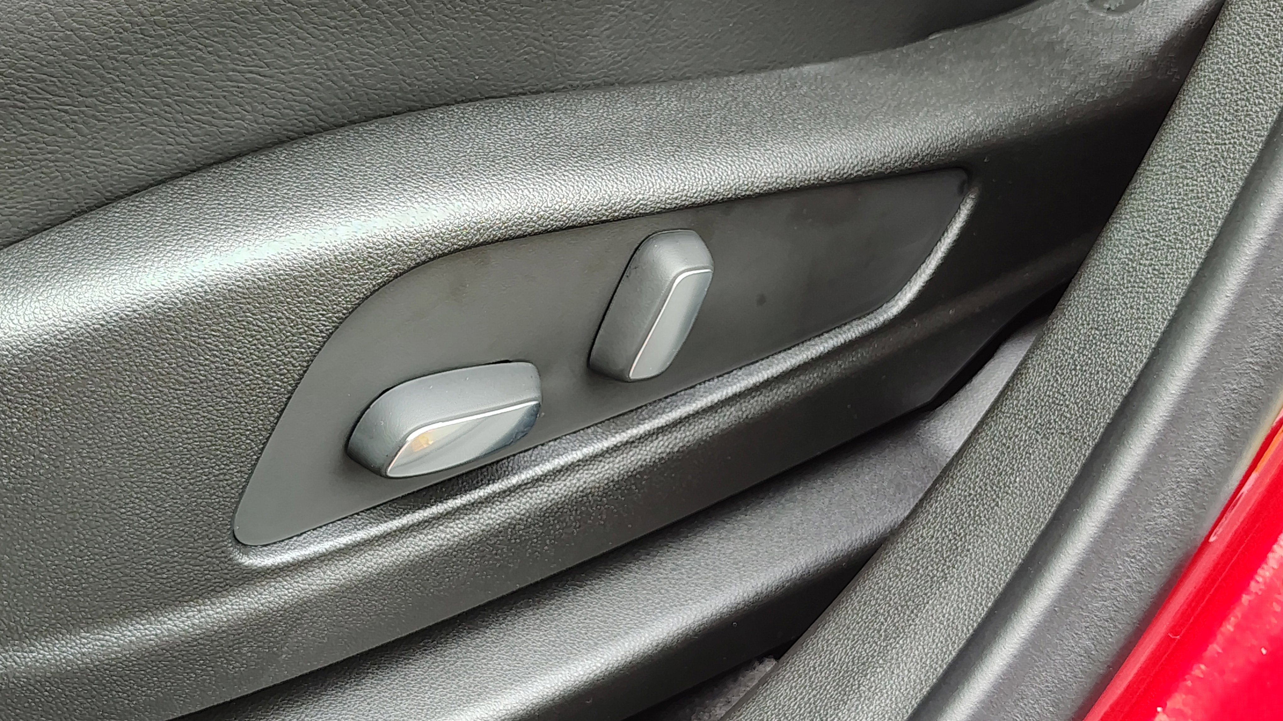 New 2025 Cadillac XT5 Luxury image 13