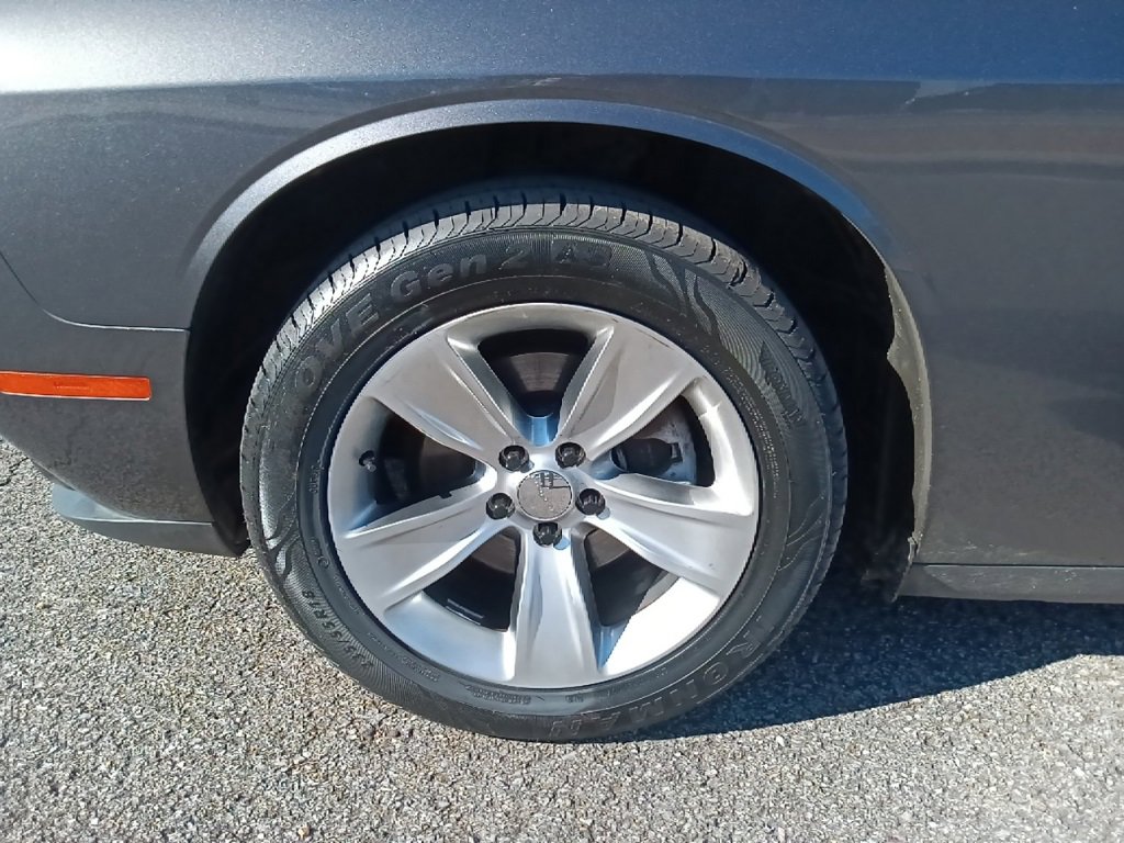 Used 2021 Dodge Challenger SXT image 11
