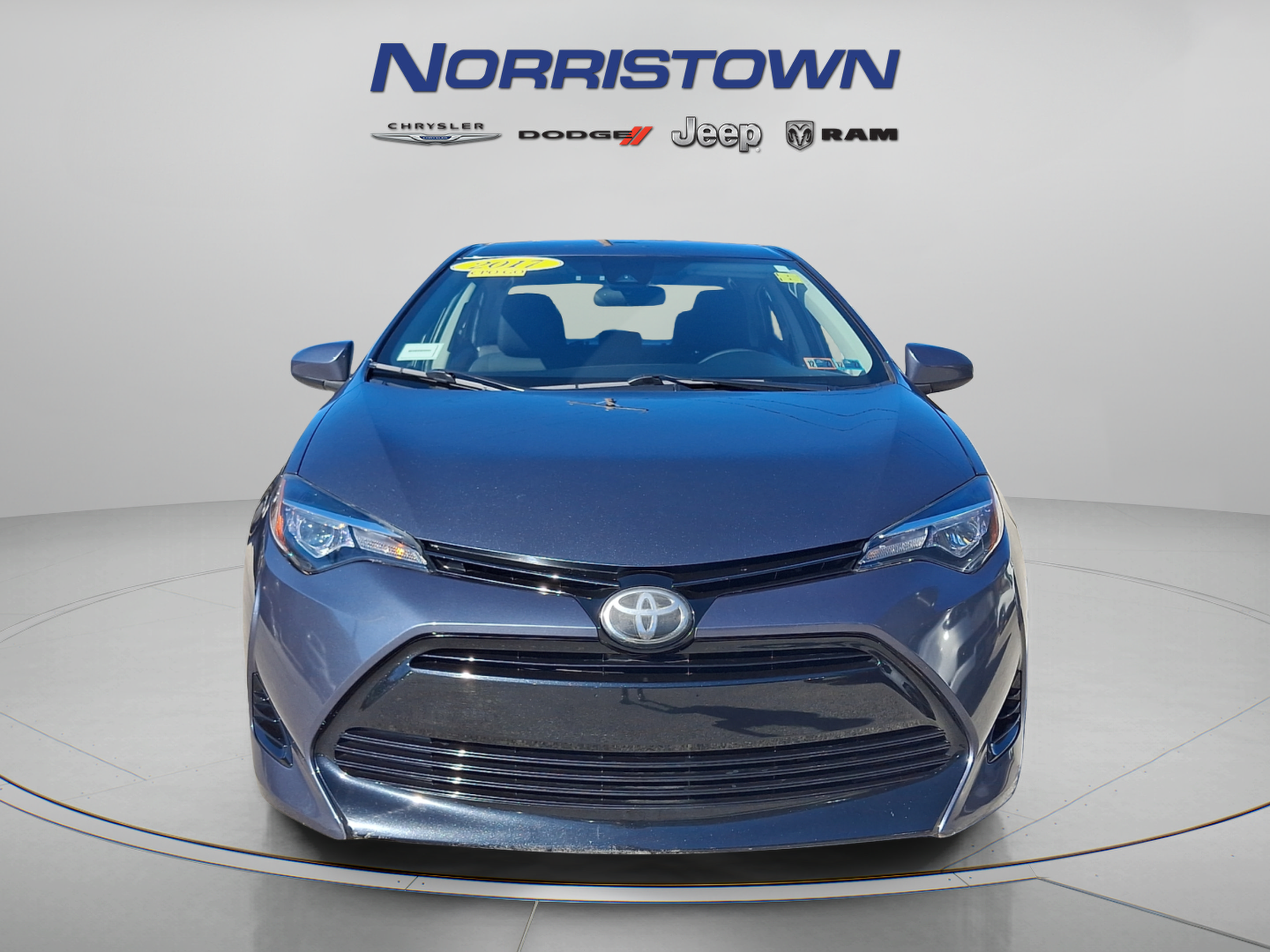 Used 2017 Toyota Corolla LE w/ Carpet Mat Package (TMS) FWD image 2