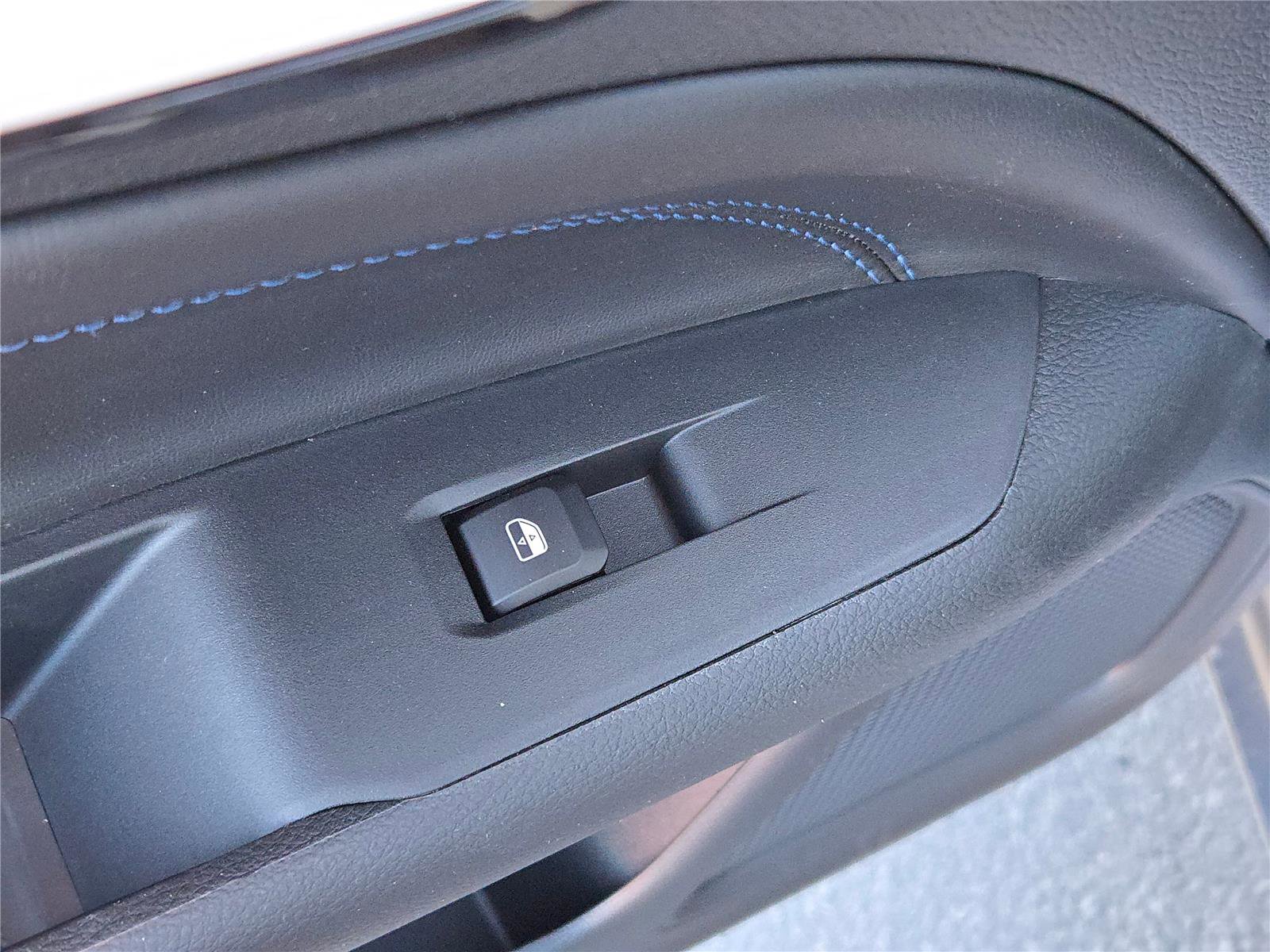 New 2026 Jeep Compass Latitude image 21