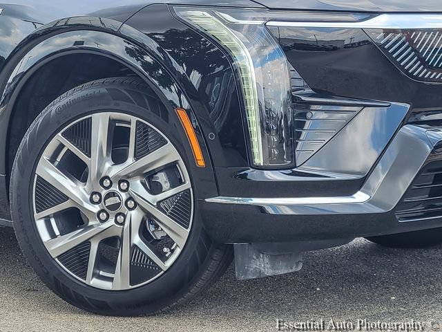 Certified 2025 Cadillac Optiq Luxury 2 w/ LPO, Floor Liner Package AWD/4WD image 4