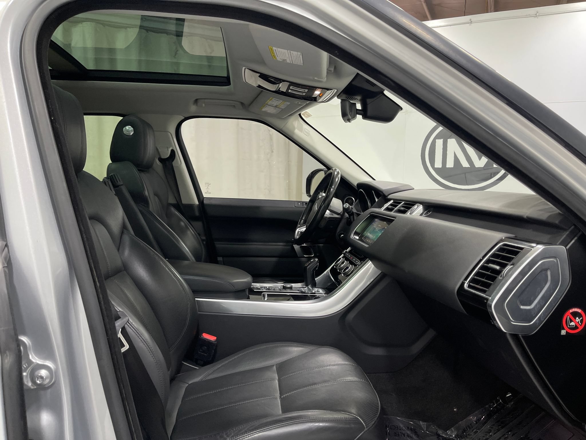 Used 2017 Land Rover Range Rover Sport HSE AWD/4WD image 32