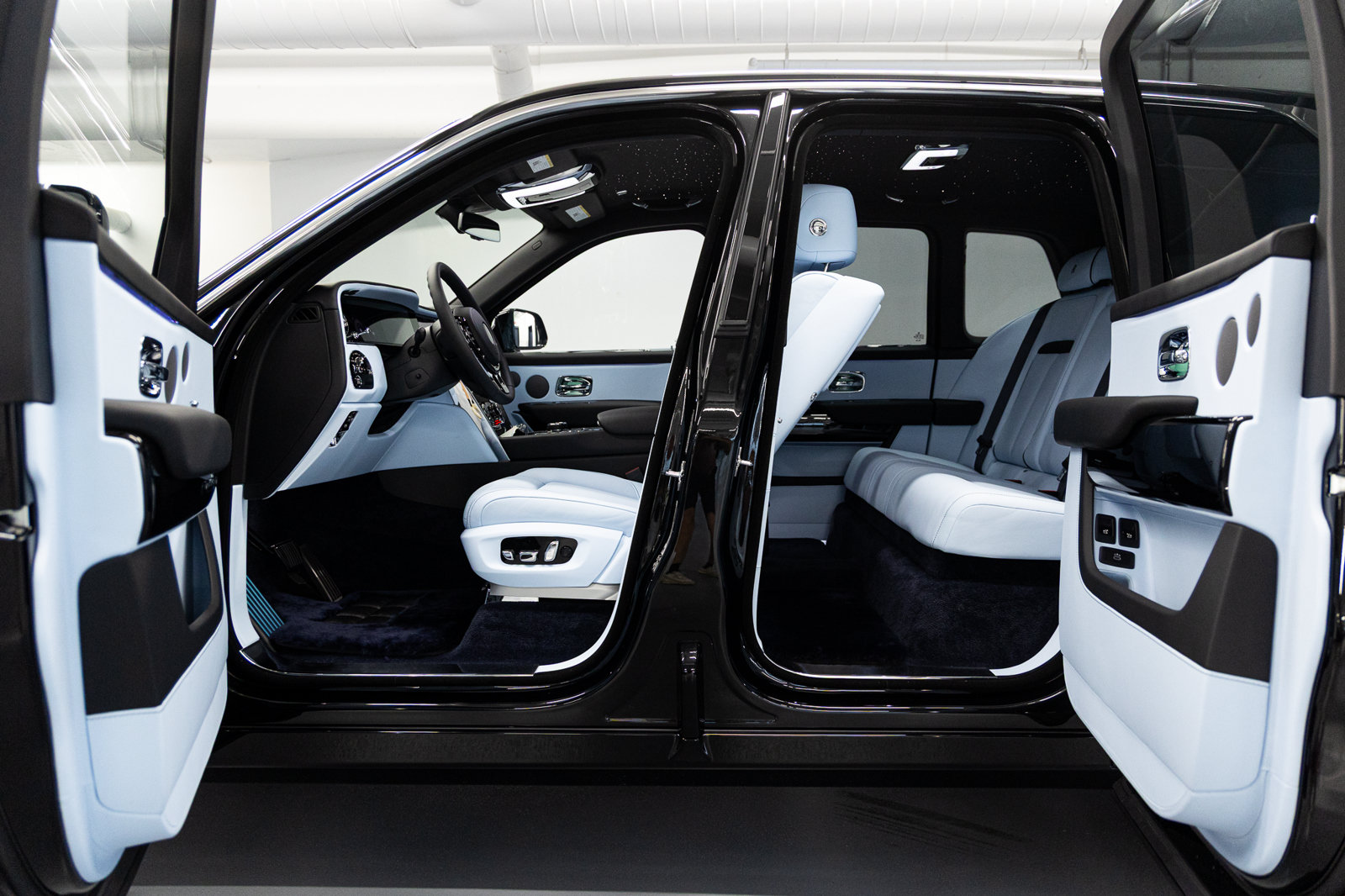 New 2027 Rolls-Royce Cullinan AWD/4WD image 32