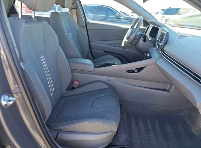 Used 2025 Hyundai Elantra Sport FWD image 14