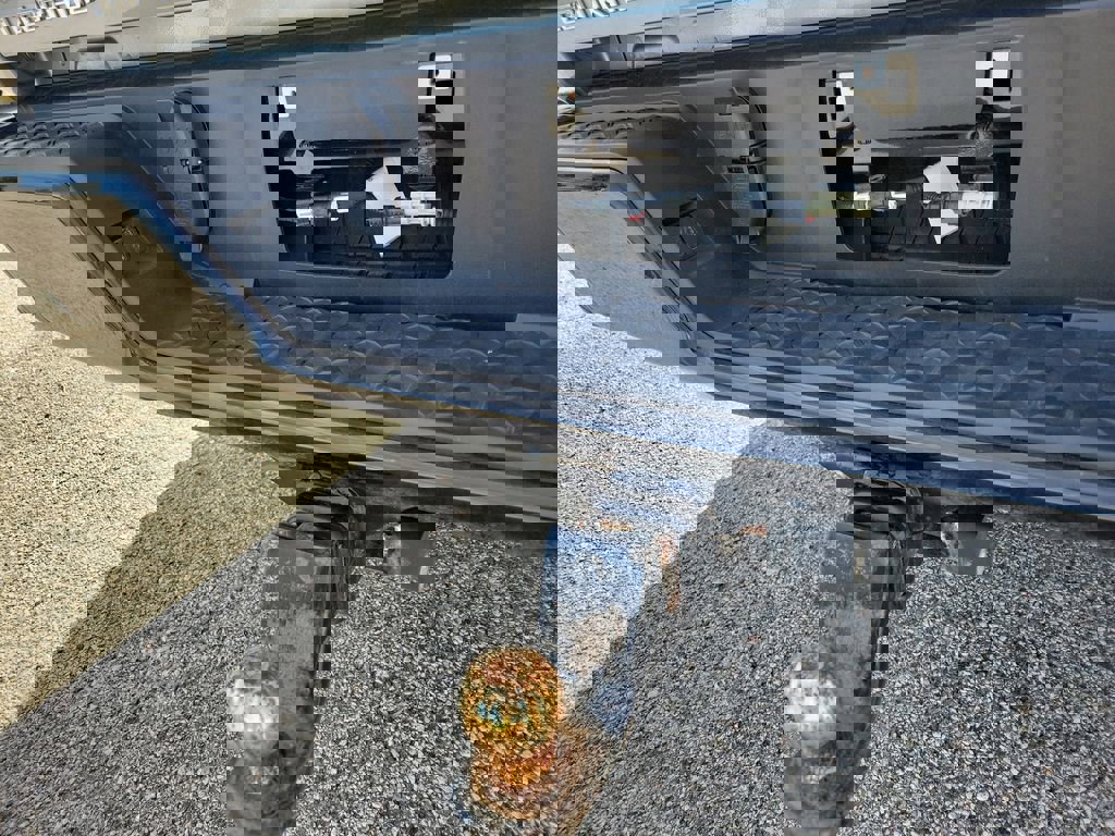 Used 2024 Chevrolet Colorado Z71 w/ Z71 Convenience Package 2 image 9