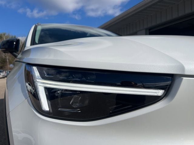 New 2026 Volvo XC40 B5 Plus w/ Protection Package Premier AWD/4WD image 10