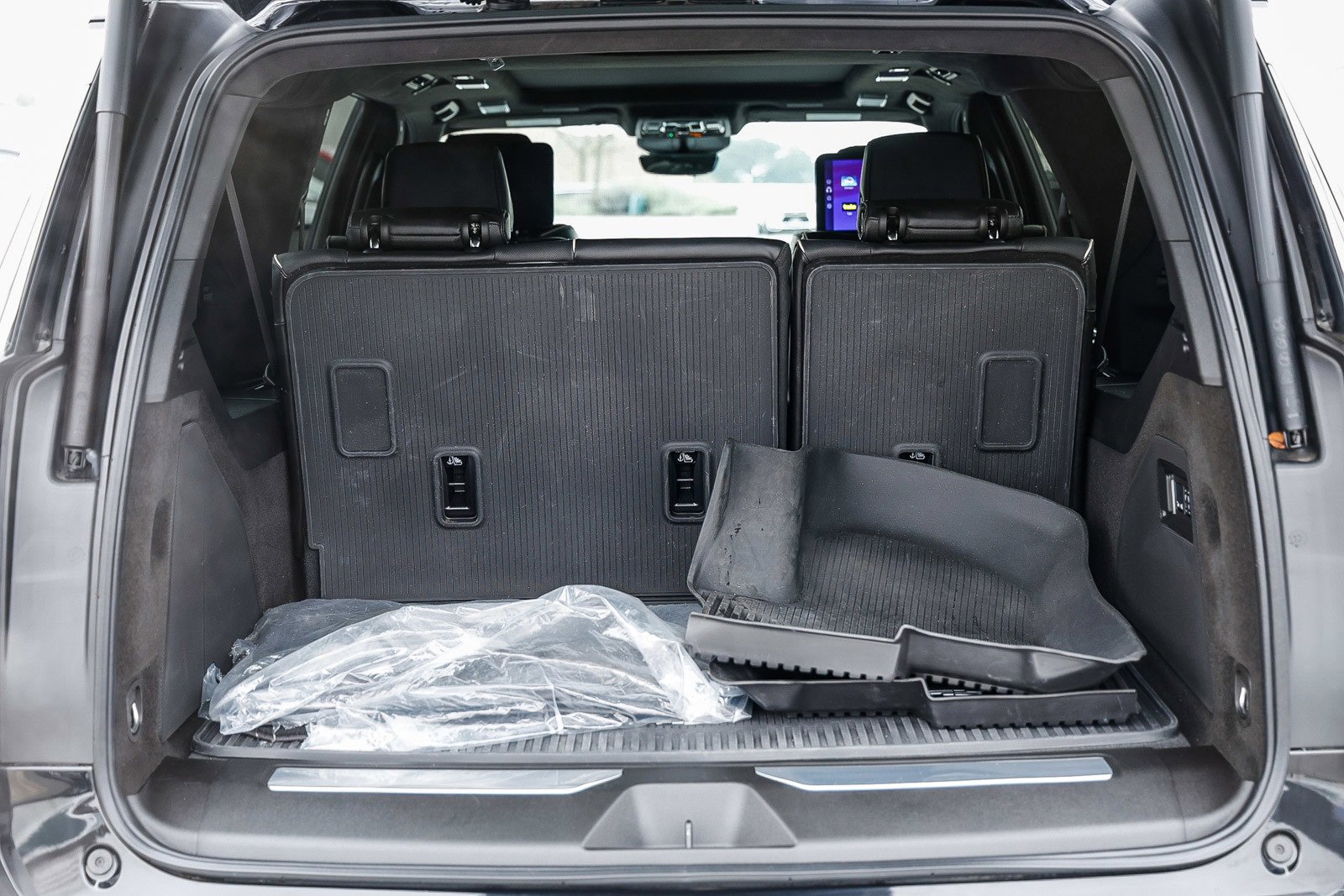 Used 2025 Cadillac Escalade ESV Sport Platinum w/ LPO, Floor Liner Package image 28