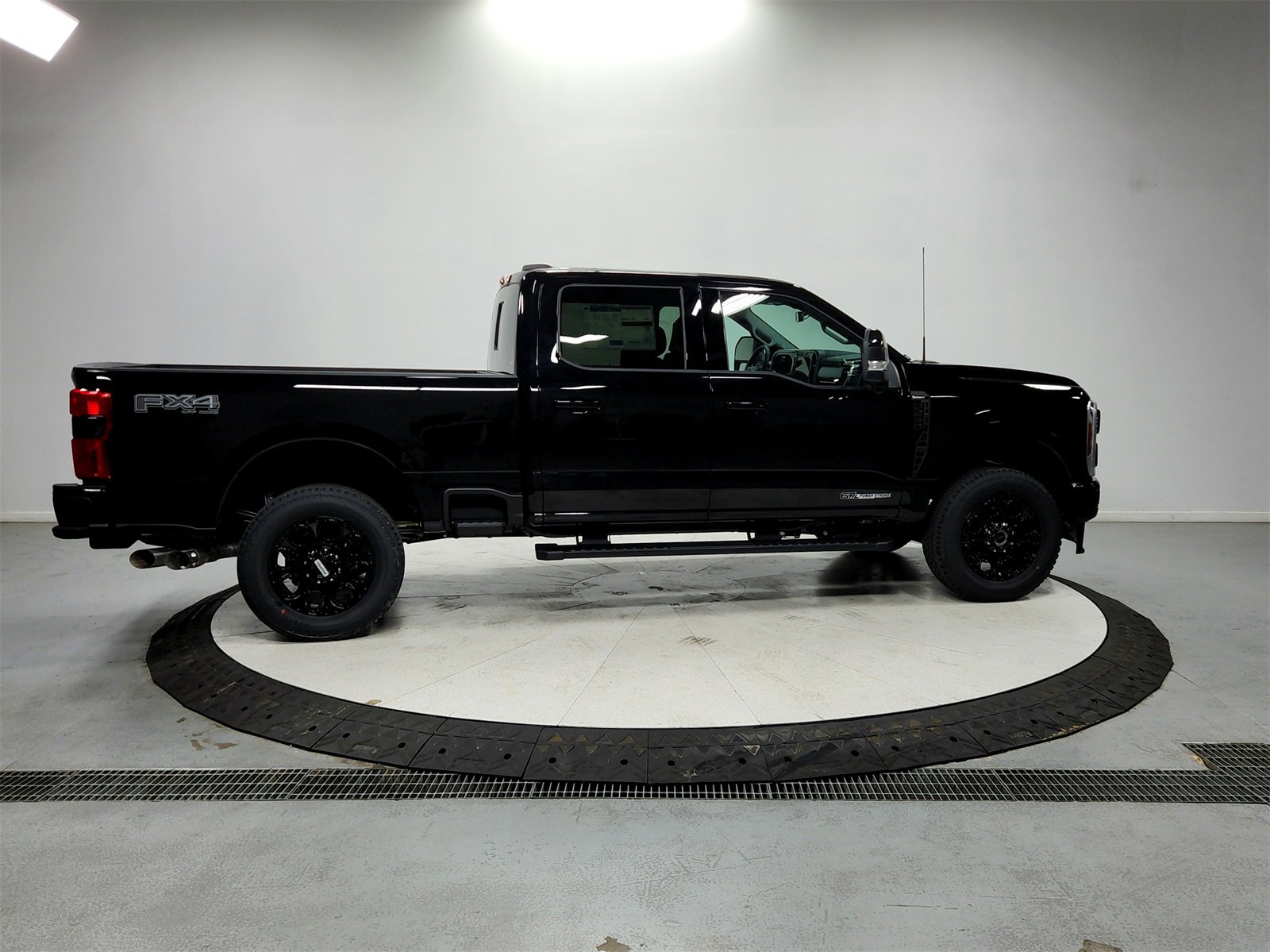 New 2026 Ford F250 Lariat w/ Black Appearance Package image 8